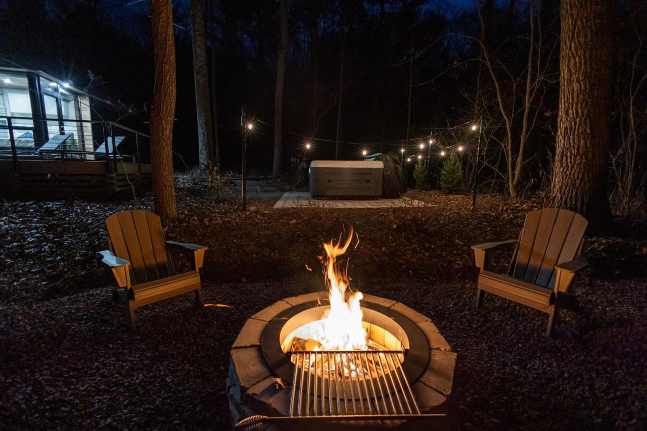 Riverside Tiny Cabin W Hot Tub, Fire Pit, & Kayaks Rileyville Exterior photo
